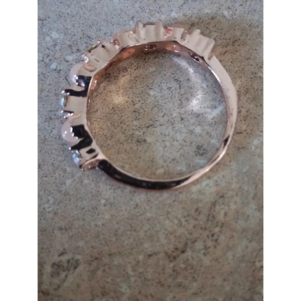 Rose Gold Toned Band Iridescent Rhinestones Encrusted Lightweight Ring Size 6.5